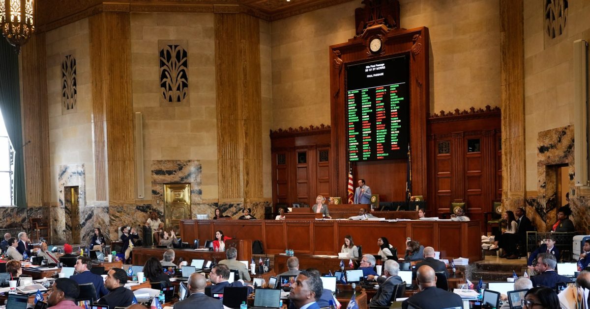 Louisiana lawmakers pass congressional map favouring Republicans