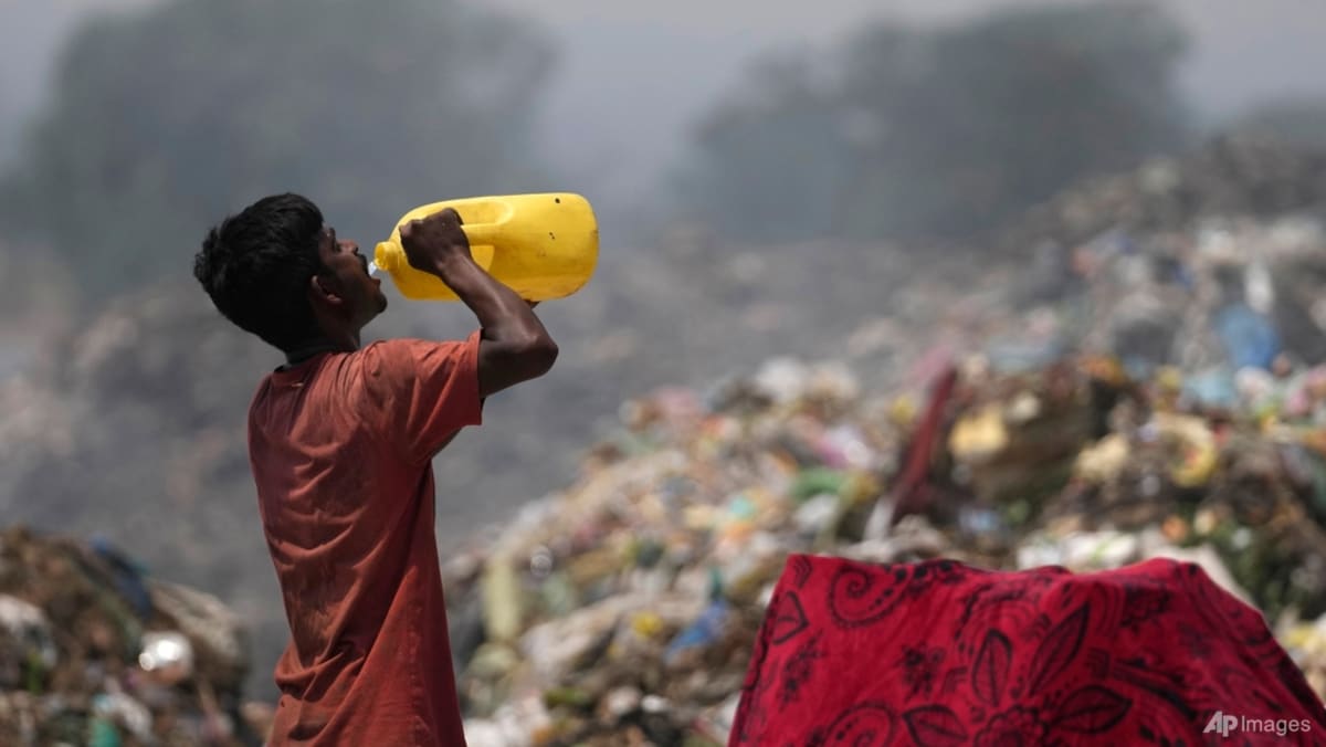 Heatstroke kills 16 in India as temperatures climb