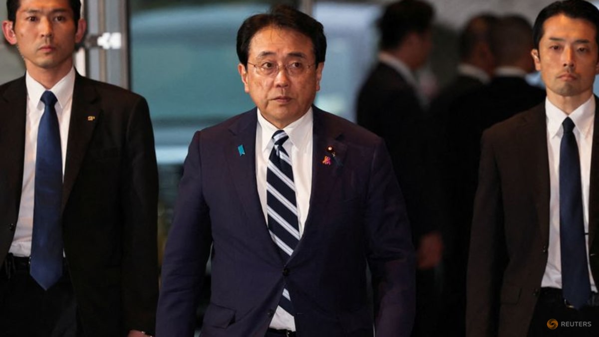 Japan trade minister holds brief talks with Chinese counterpart amid diplomatic row