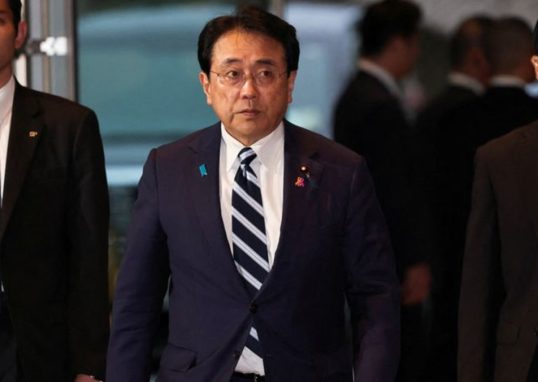 Japan trade minister holds brief talks with Chinese counterpart amid diplomatic row