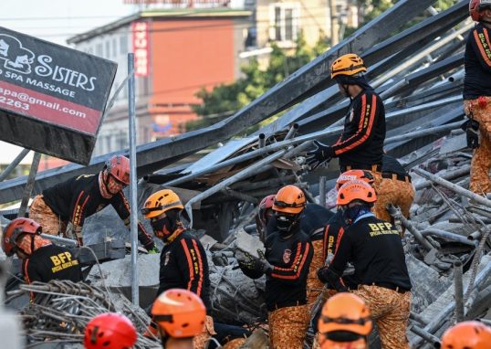 Building collapse in Philippines leaves 3 dead, 17 missing