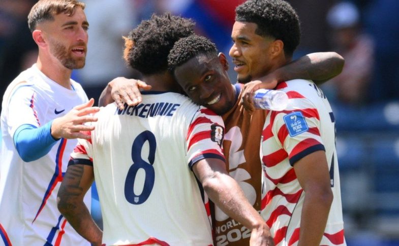 USA beat Australia 2–0 to book knockout spot at World Cup