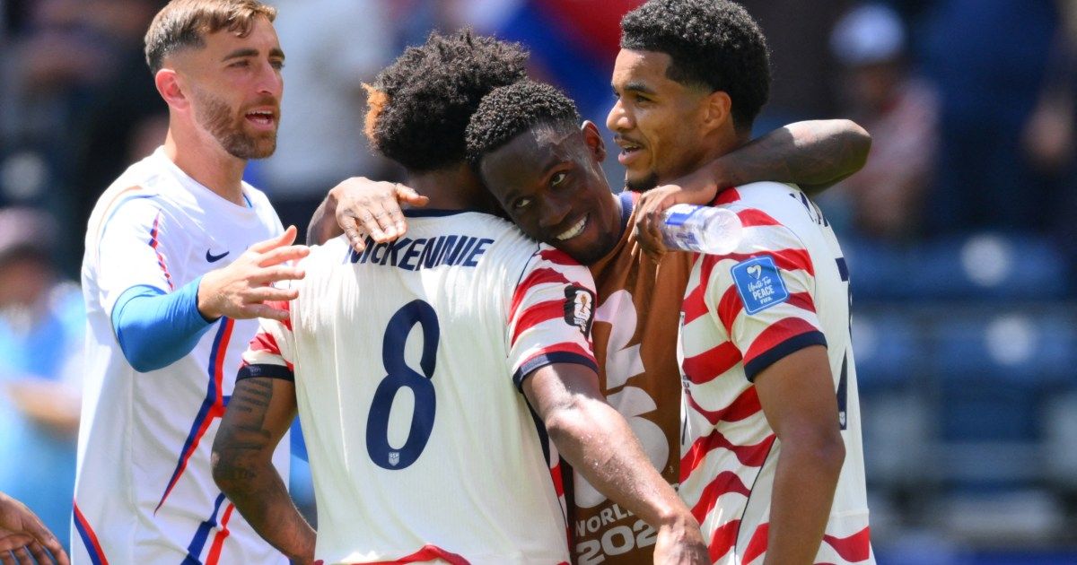USA beat Australia 2–0 to book knockout spot at World Cup